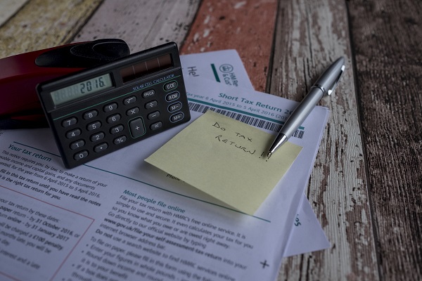 calculator and post-it note