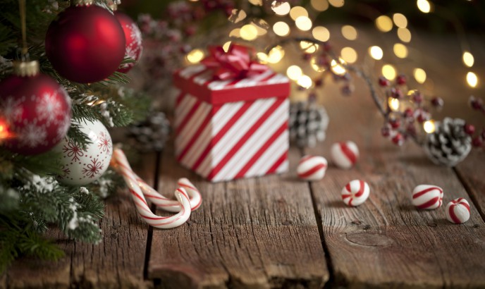 AMR Bookkeeping festive image of baubles and present