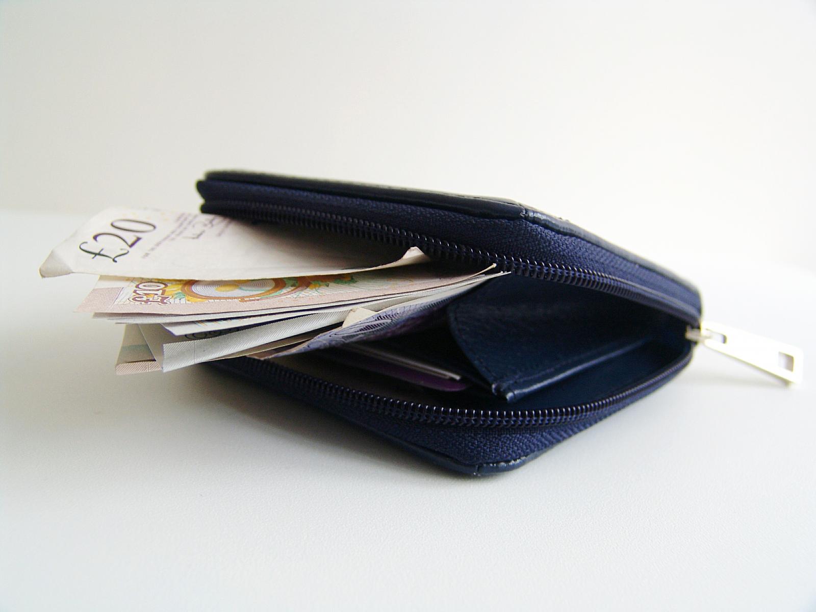 wallet stuffed with cash - changes to HMRC payments